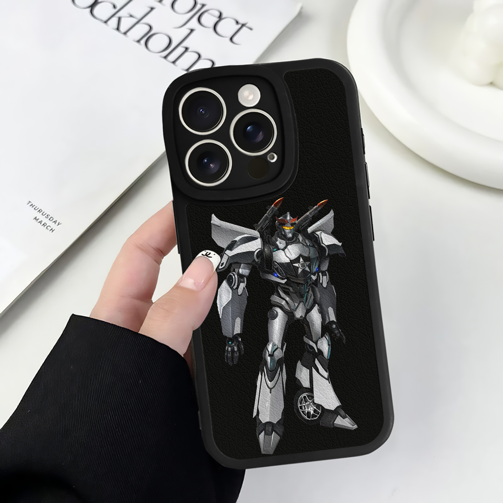 （画像用） Transformers トランスフォーマー 【iPhone 16シリーズ対応】シリコンスマホケース（レザー調） 材質：シリコン